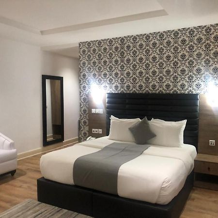 Crownsville Hotel - Airport Road Port Harcourt Exterior foto