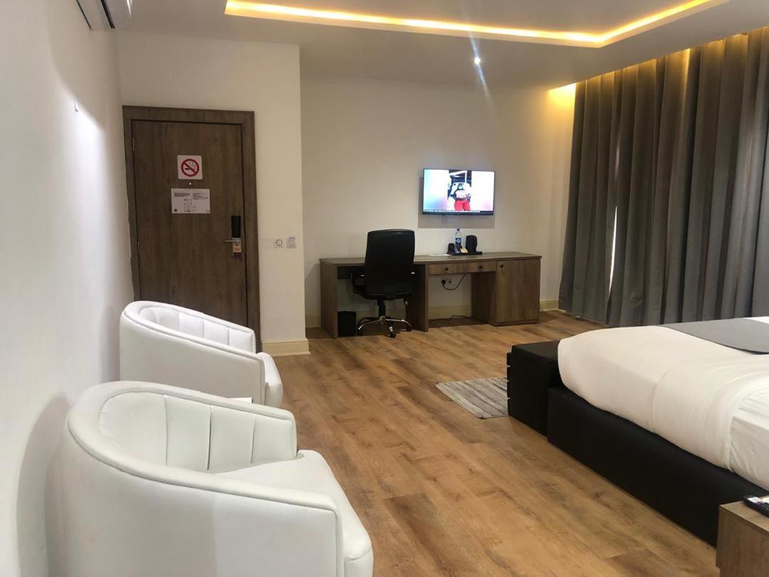 Crownsville Hotel - Airport Road Port Harcourt Exterior foto